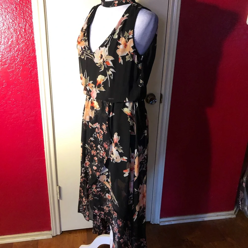 White House Black Market Maxi High-Low Sleeveless Floral Dress - Picture 7 of 12